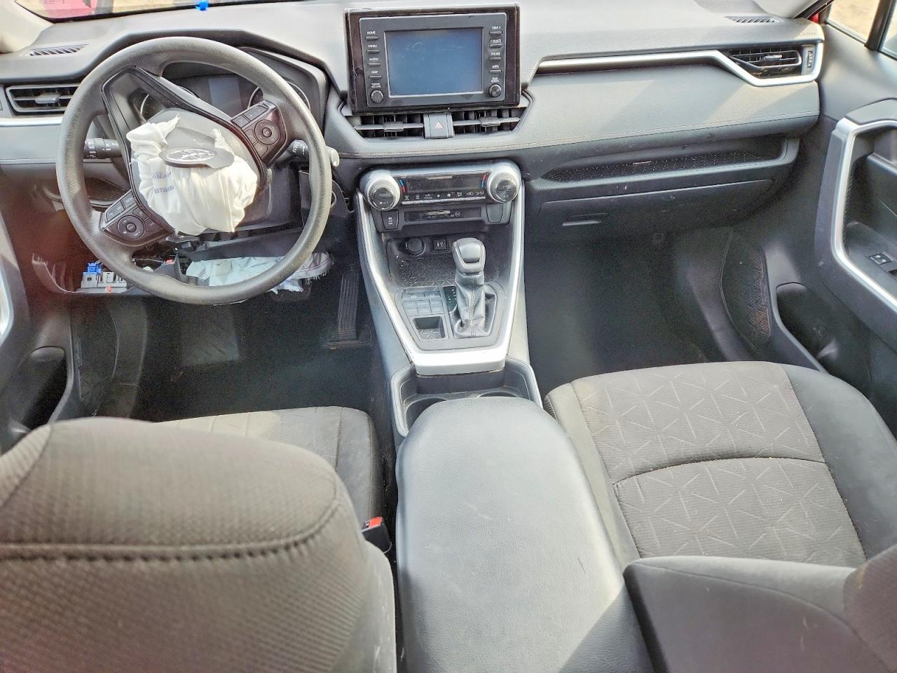 2019 TOYOTA RAV4 XLE photo 8
