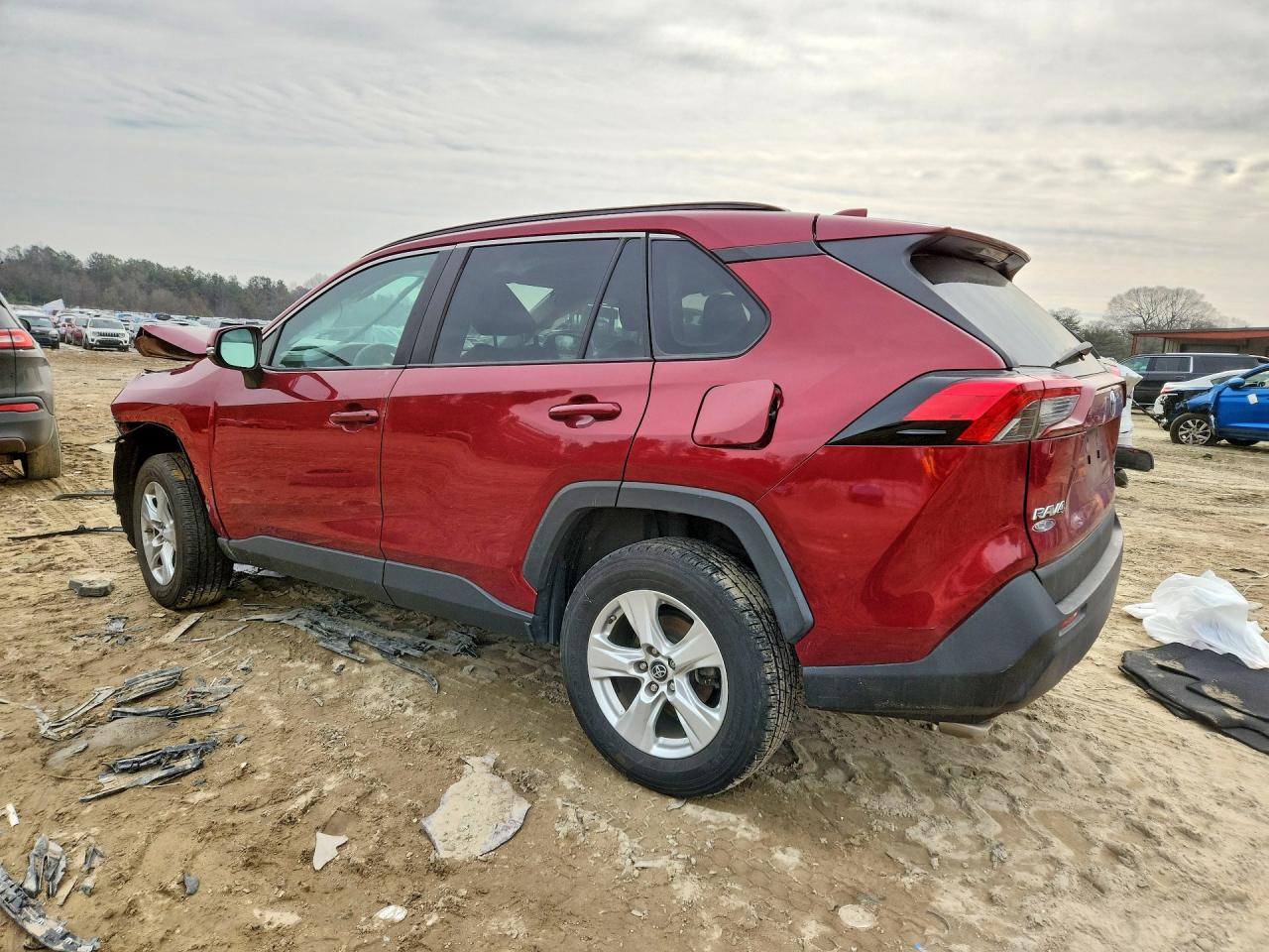2019 TOYOTA RAV4 XLE photo 2