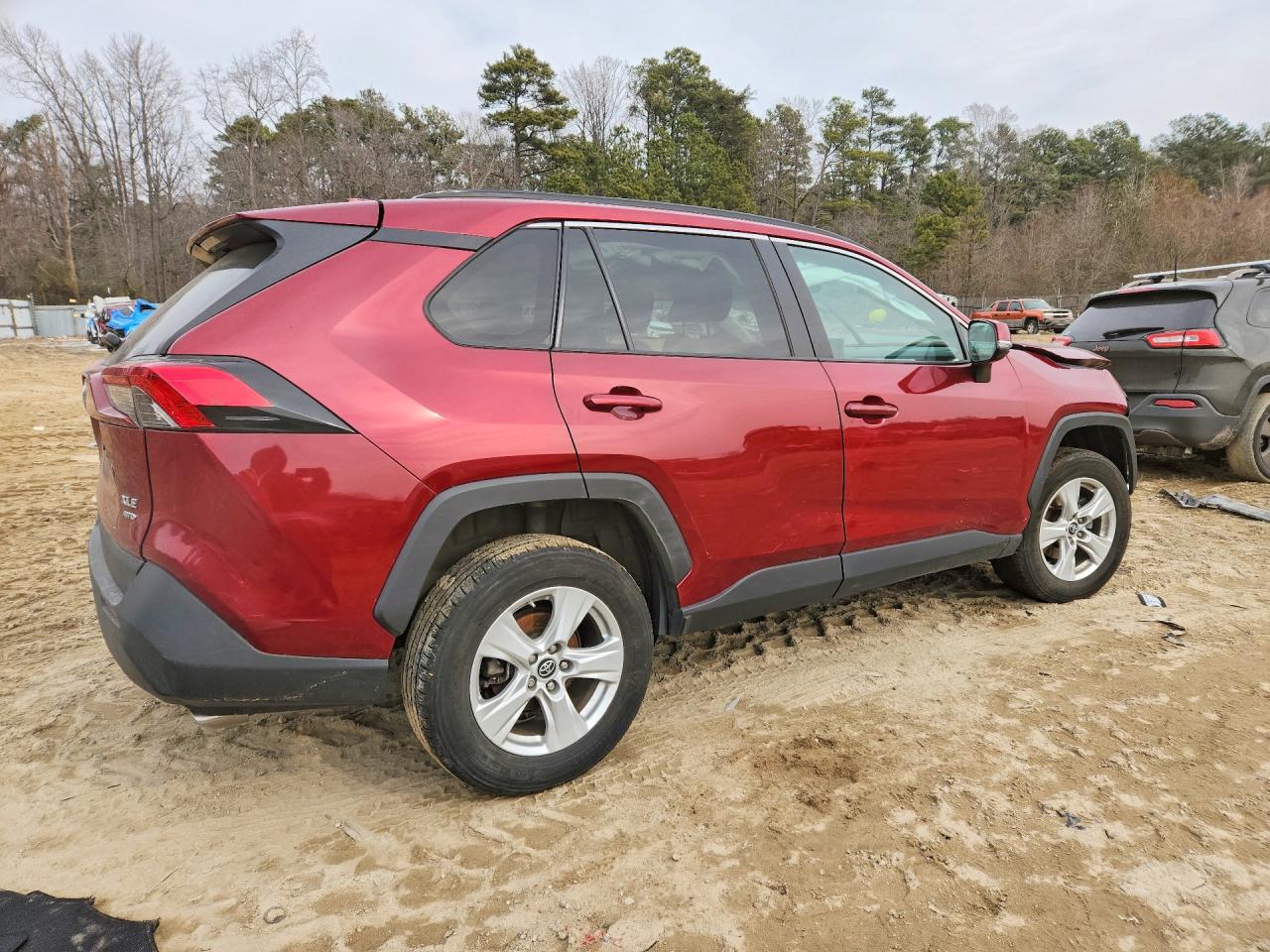 2019 TOYOTA RAV4 XLE photo 3