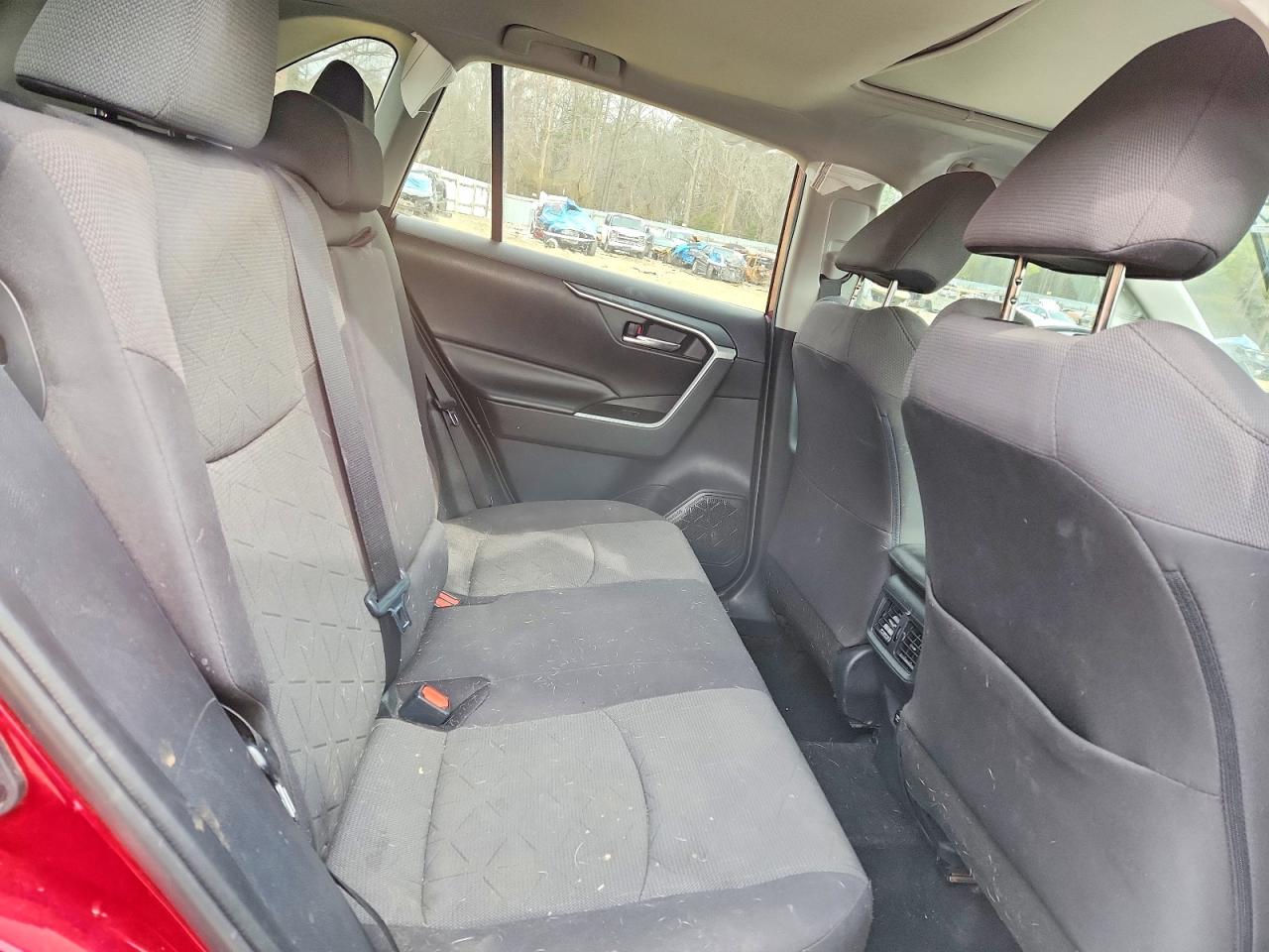 2019 TOYOTA RAV4 XLE photo 11
