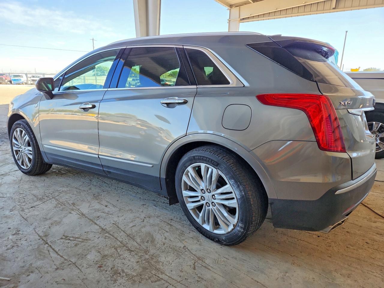 2019 CADILLAC XT5 PREMIUM LUXURY photo 3