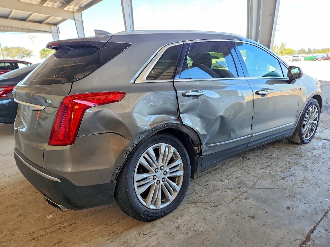 2019 CADILLAC XT5 PREMIUM LUXURY photo 5