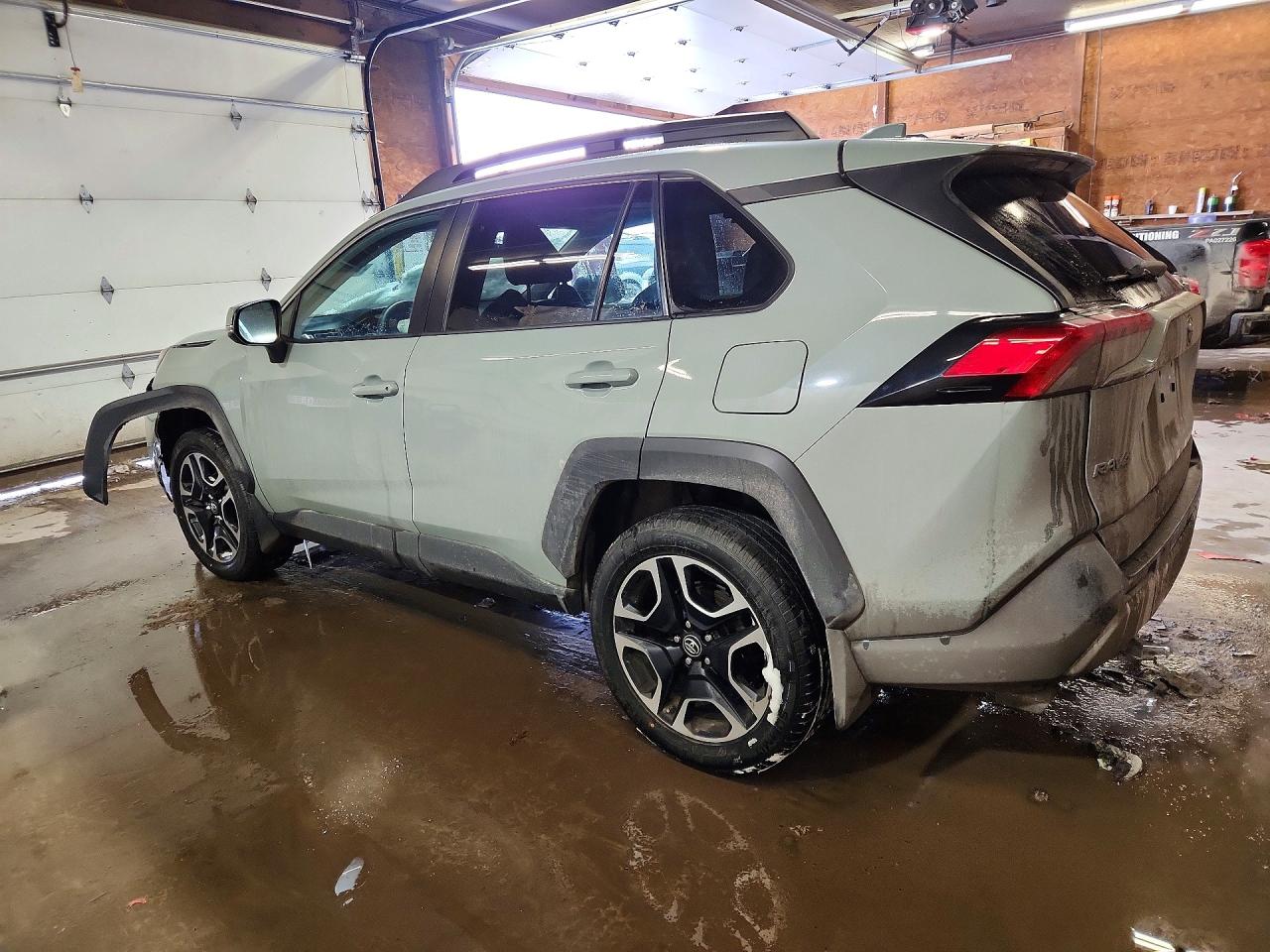 2019 TOYOTA RAV4 ADVENTURE photo 3