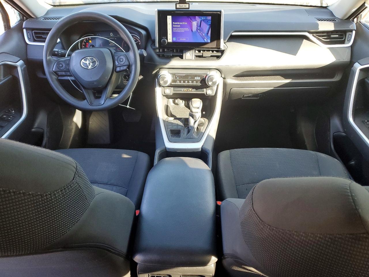 2024 TOYOTA RAV4 LE photo 8