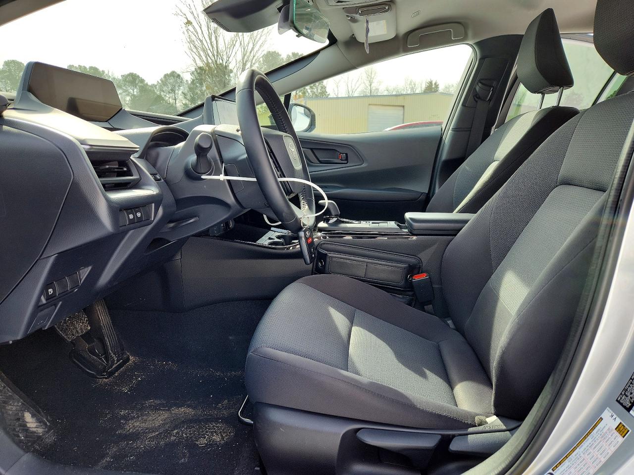 2025 TOYOTA PRIUS LE photo 13