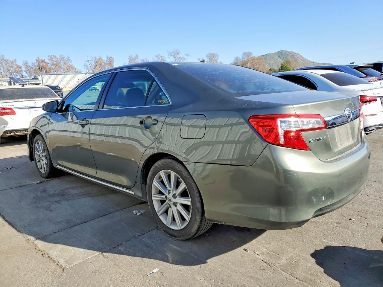 2012 TOYOTA CAMRY XLE photo 4