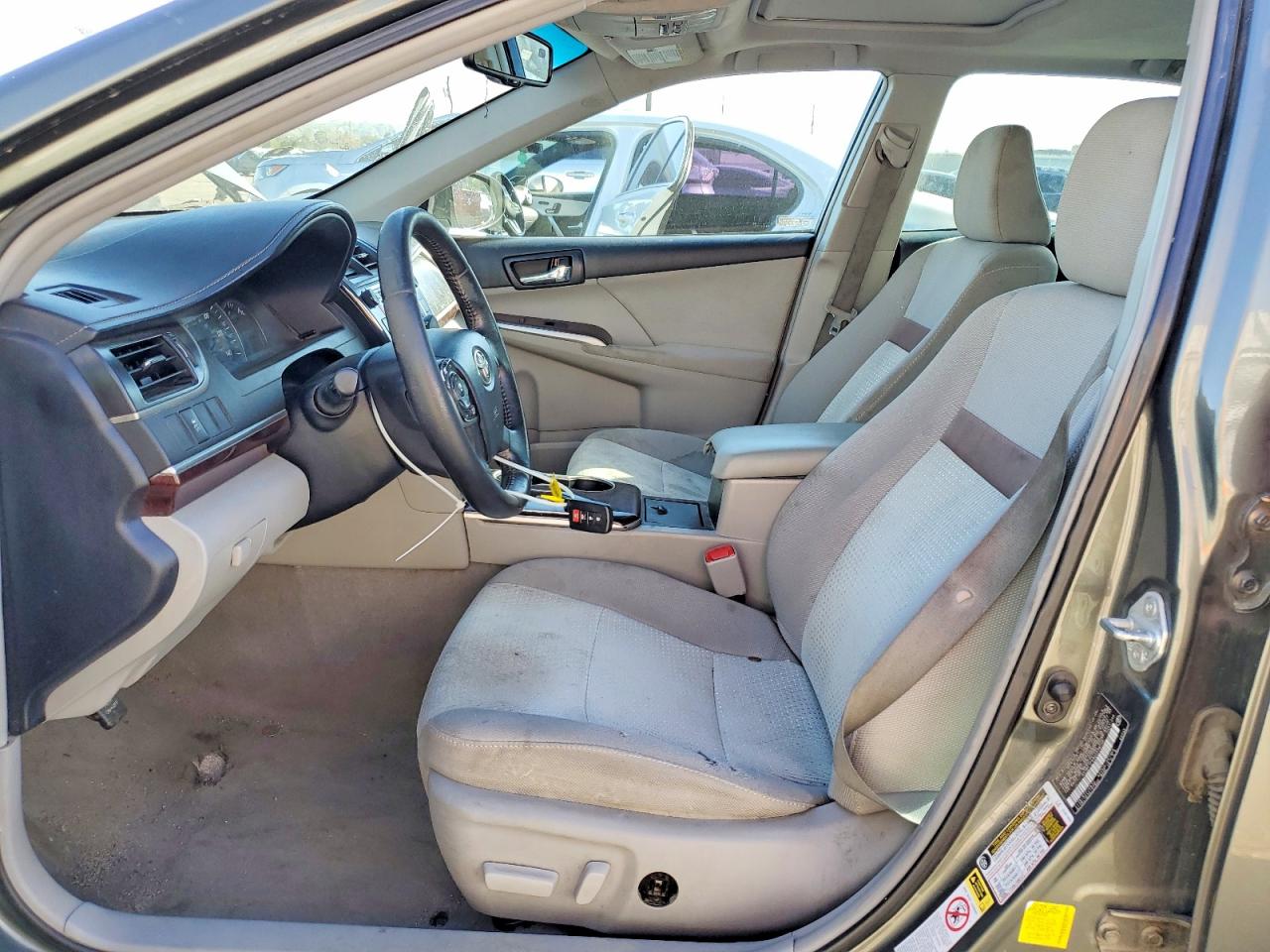 2012 TOYOTA CAMRY XLE photo 19