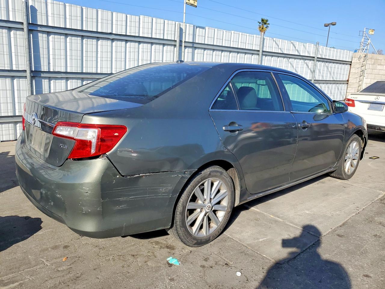 2012 TOYOTA CAMRY XLE photo 7
