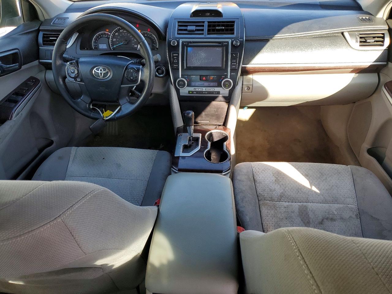 2012 TOYOTA CAMRY XLE photo 22