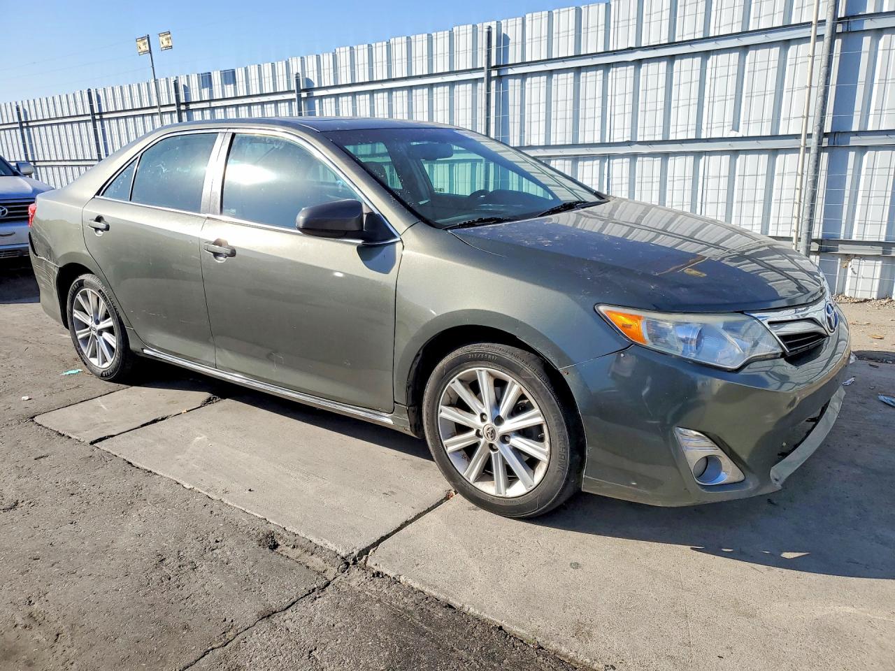 2012 TOYOTA CAMRY XLE photo 10