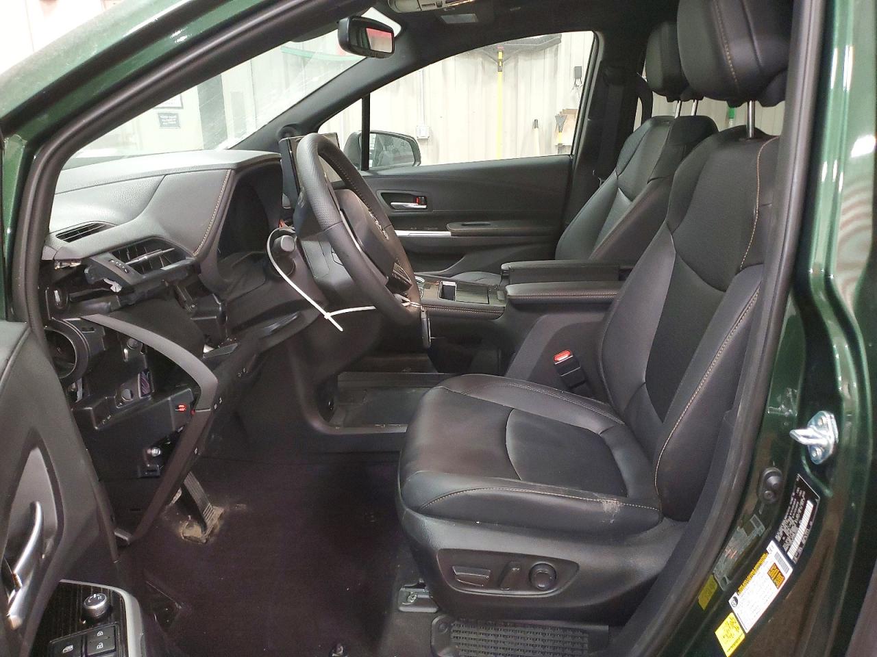 2025 TOYOTA SIENNA photo 7