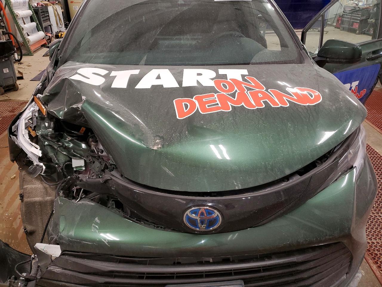 2025 TOYOTA SIENNA photo 12