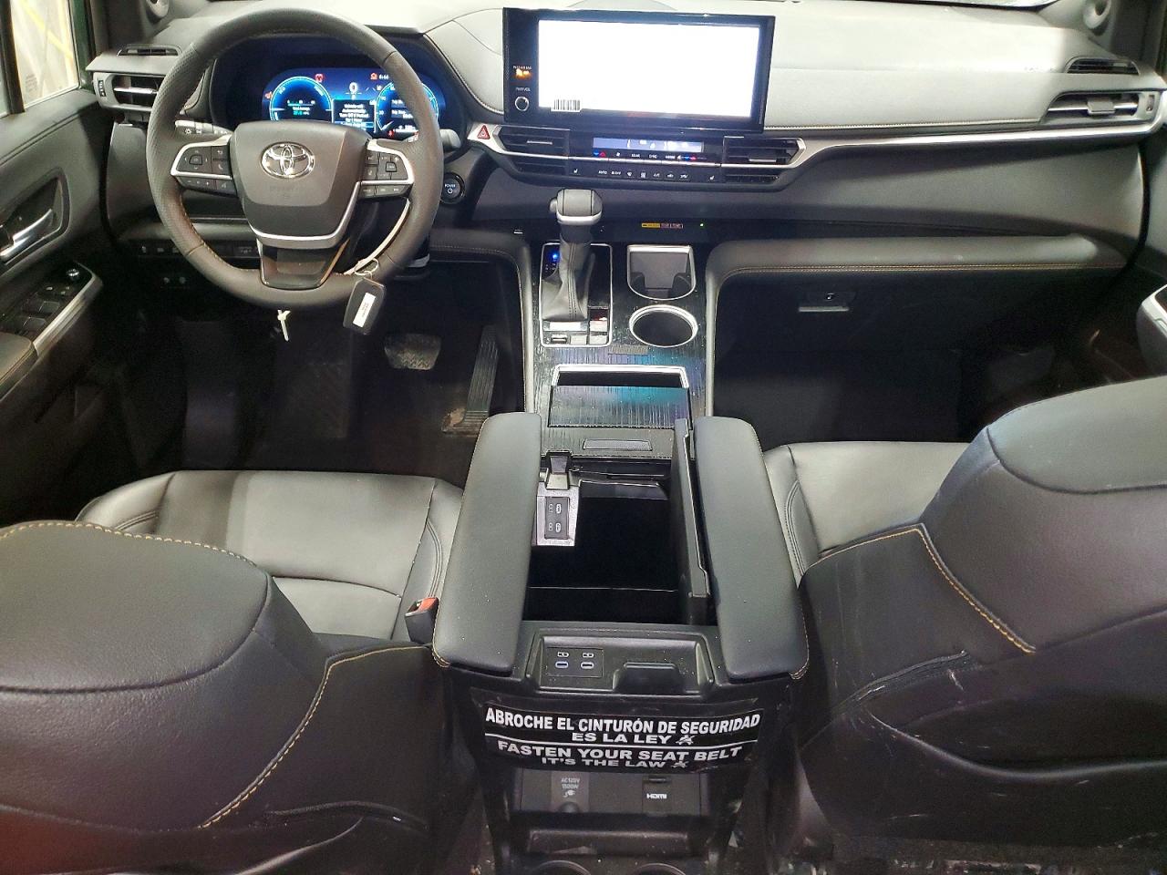 2025 TOYOTA SIENNA photo 8