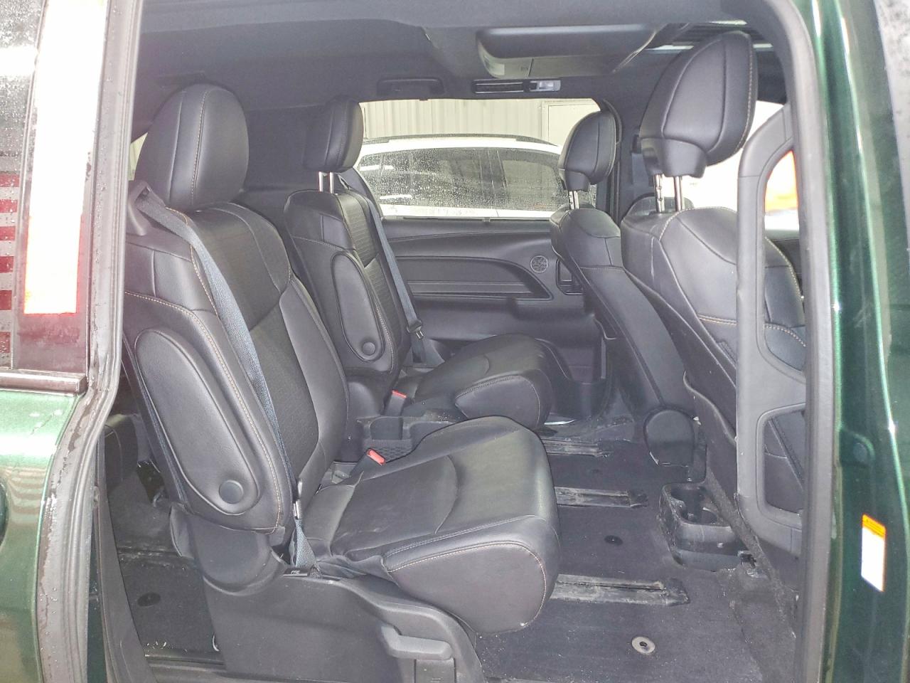 2025 TOYOTA SIENNA photo 11