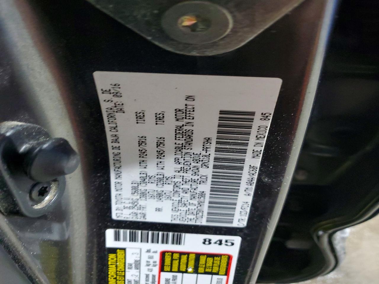 2017 TOYOTA TACOMA photo 23