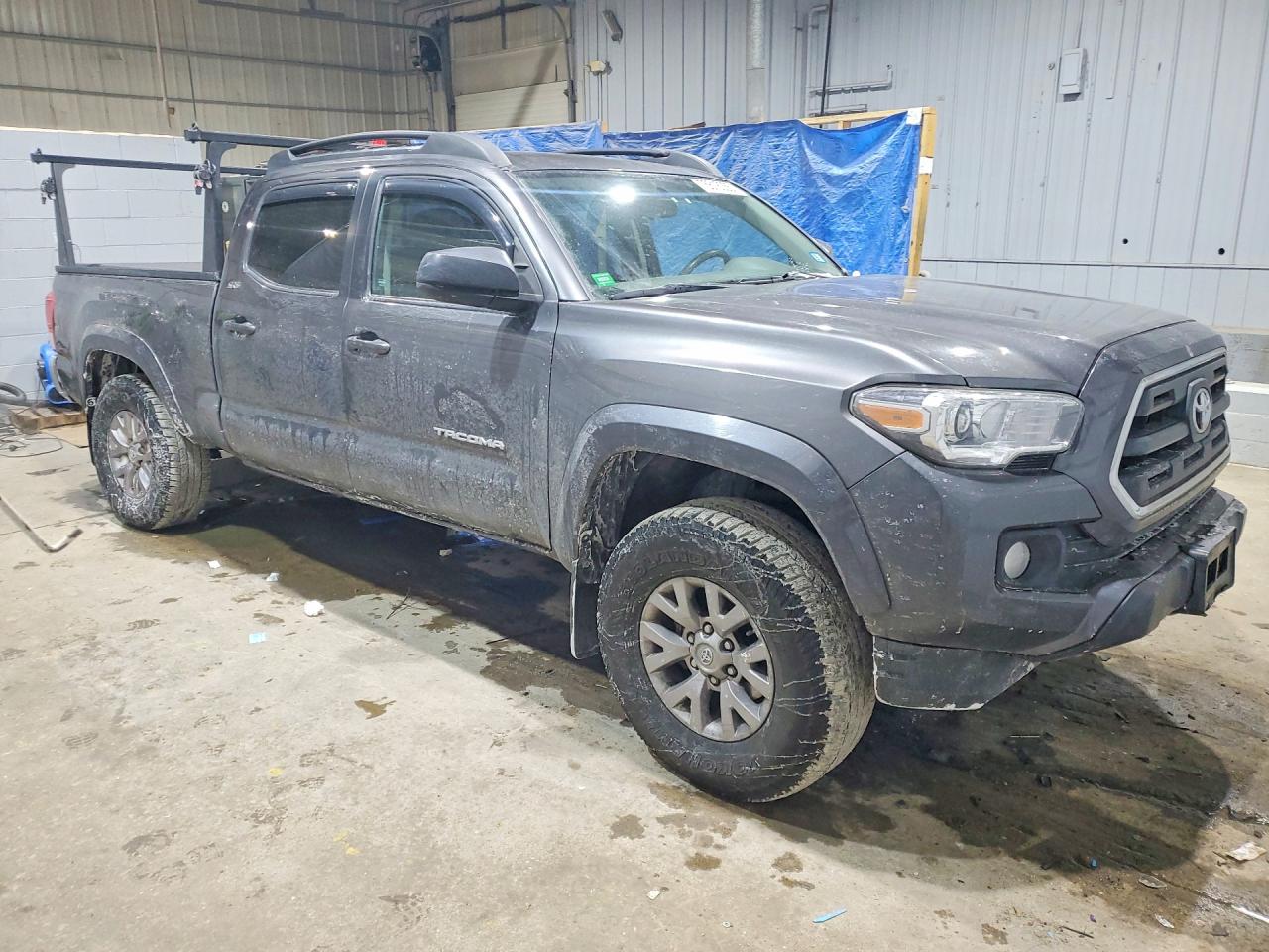 2017 TOYOTA TACOMA photo 7