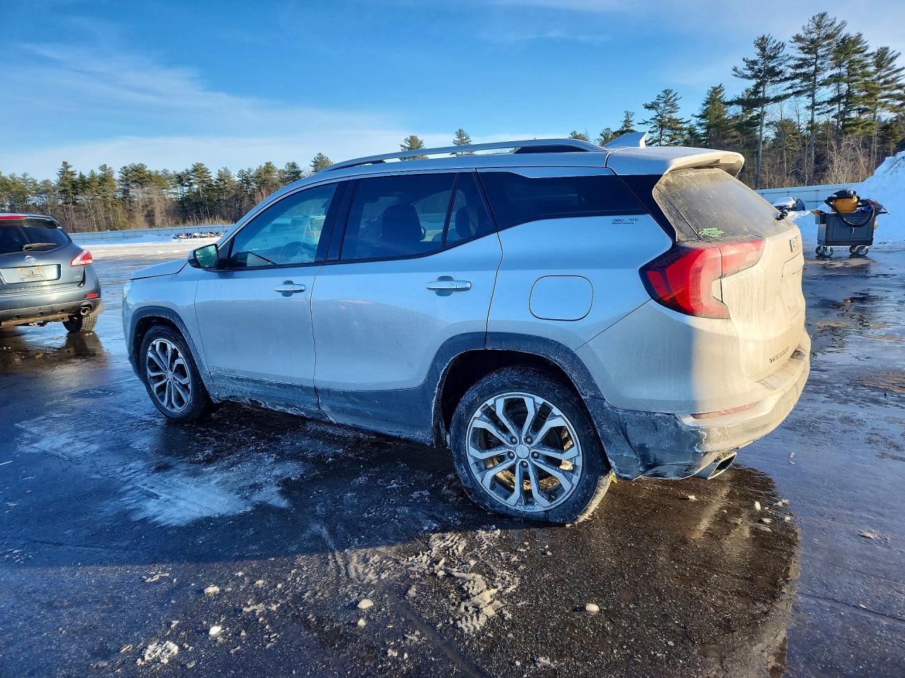 2019 GMC TERRAIN SLT photo 2