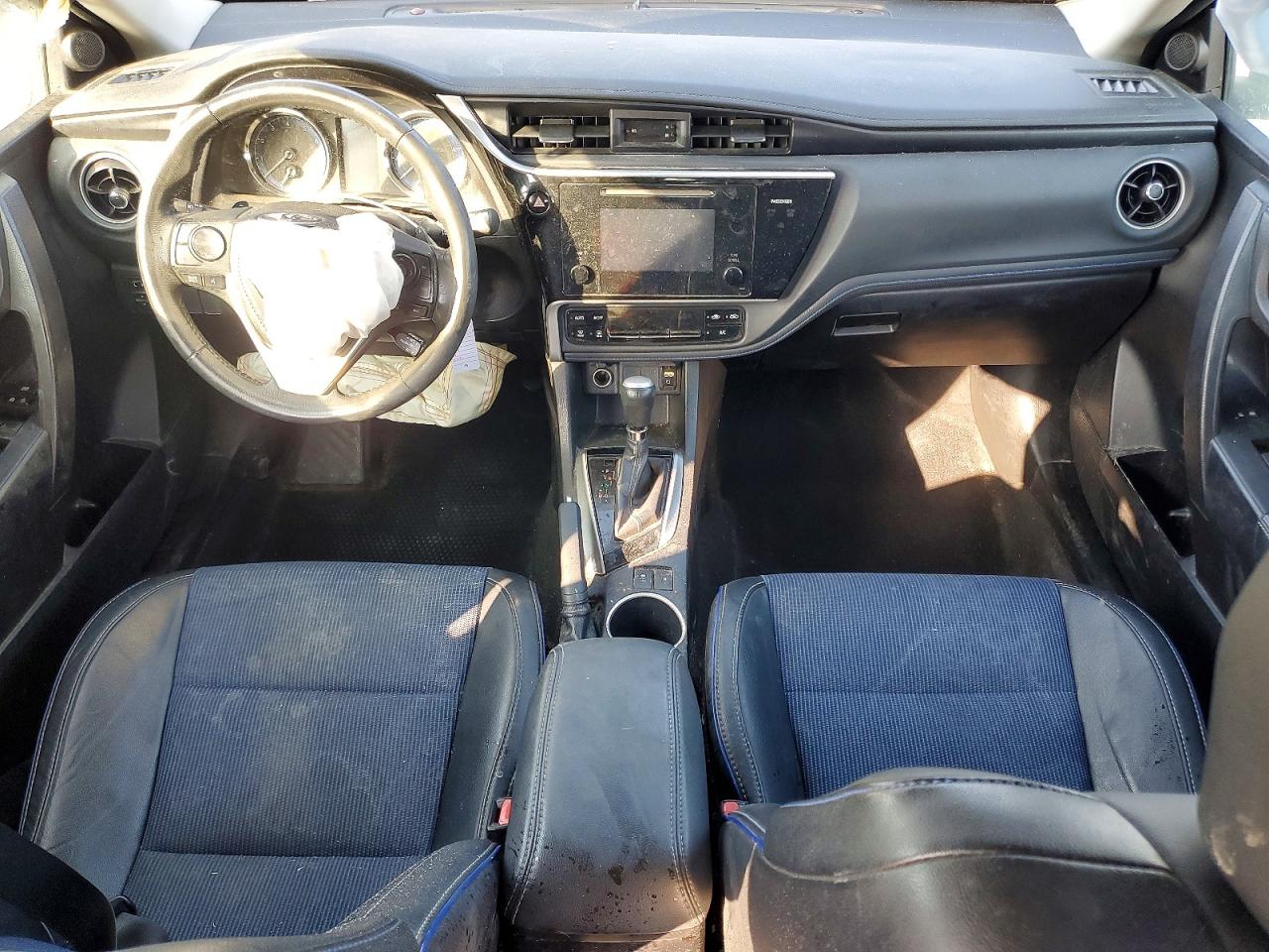 2017 TOYOTA COROLLA L photo 8