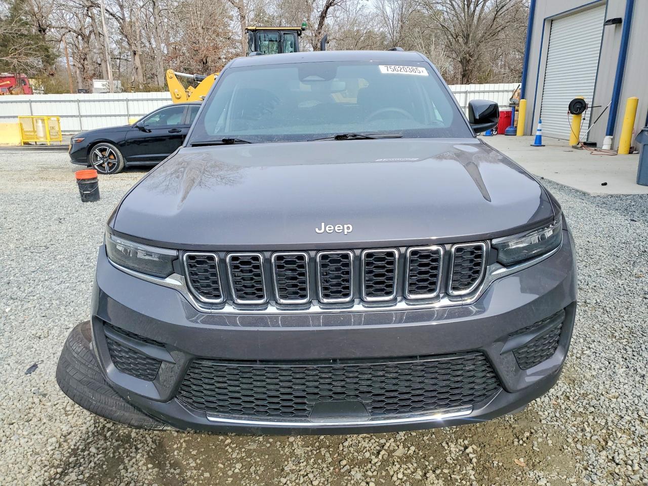 2024 JEEP GRAND CHEROKEE LAREDO photo 5