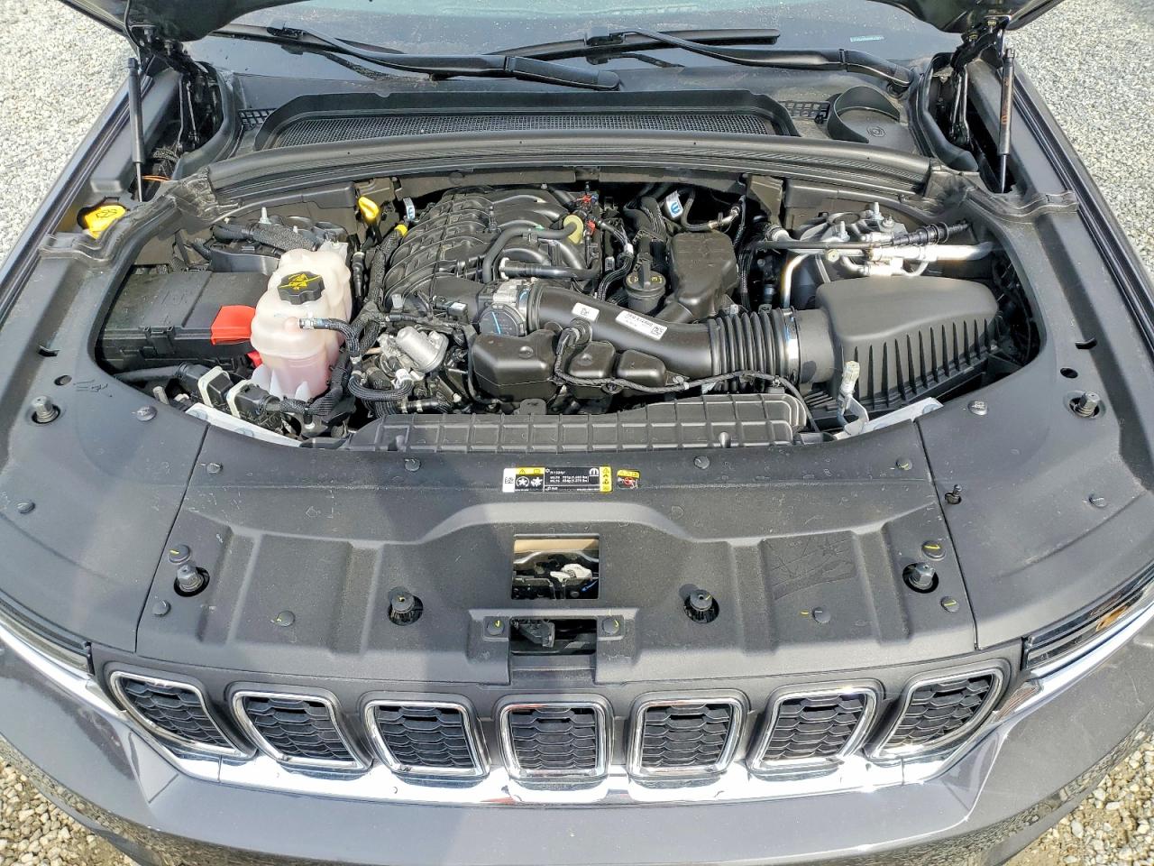 2024 JEEP GRAND CHEROKEE LAREDO photo 12