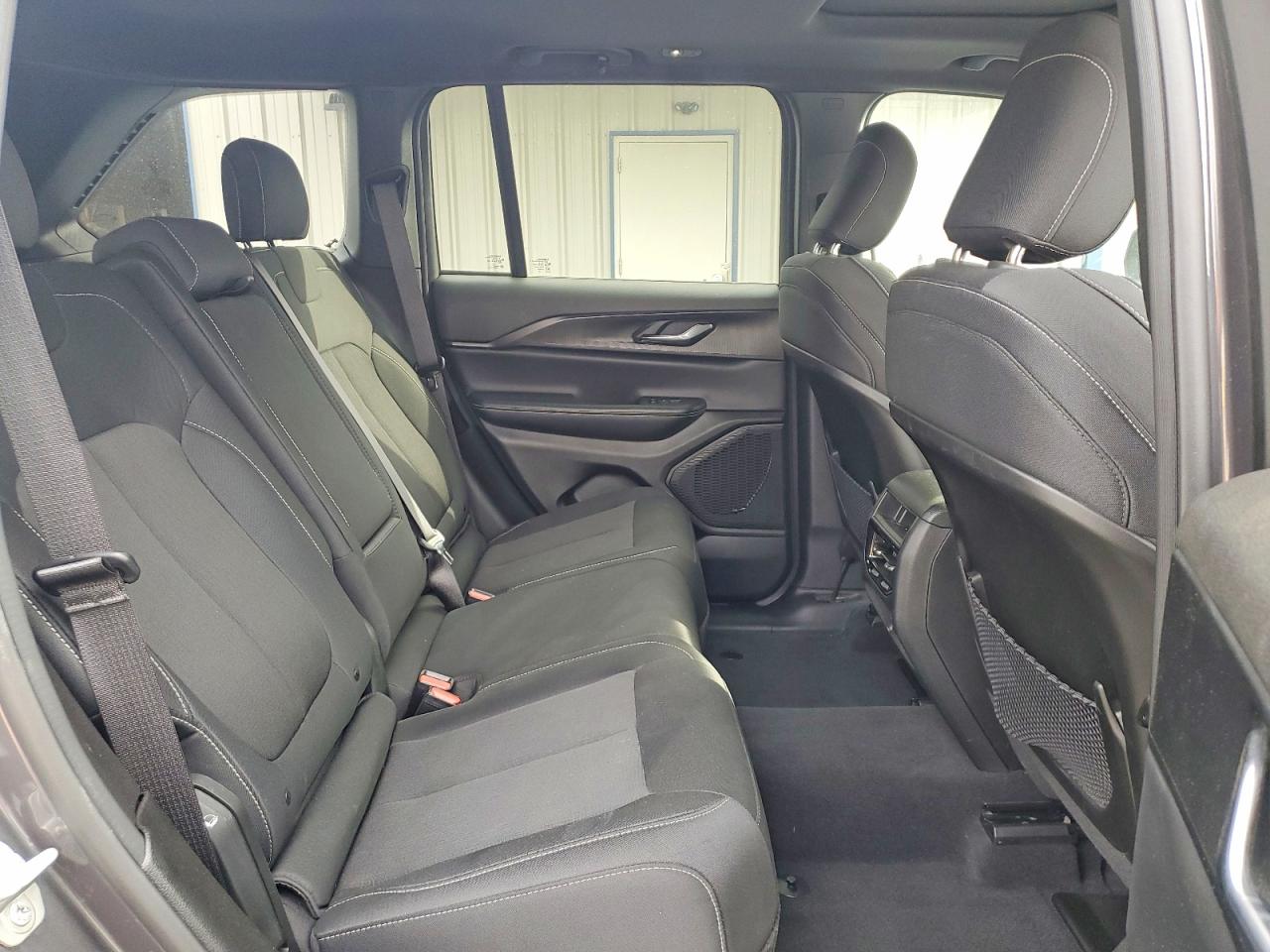 2024 JEEP GRAND CHEROKEE LAREDO photo 11