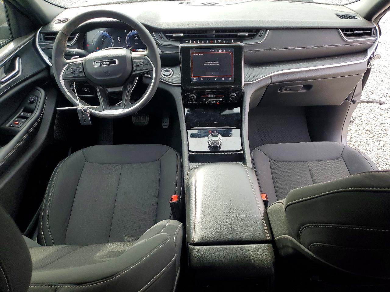 2024 JEEP GRAND CHEROKEE LAREDO photo 8