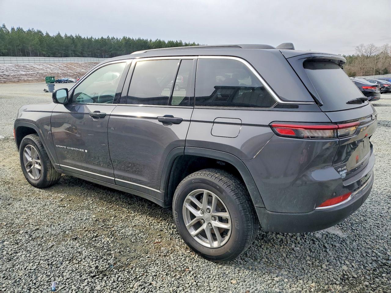 2024 JEEP GRAND CHEROKEE LAREDO photo 2