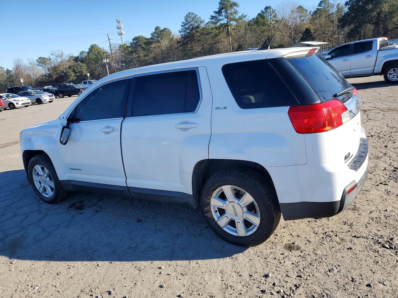 2012 GMC TERRAIN SLE photo 3