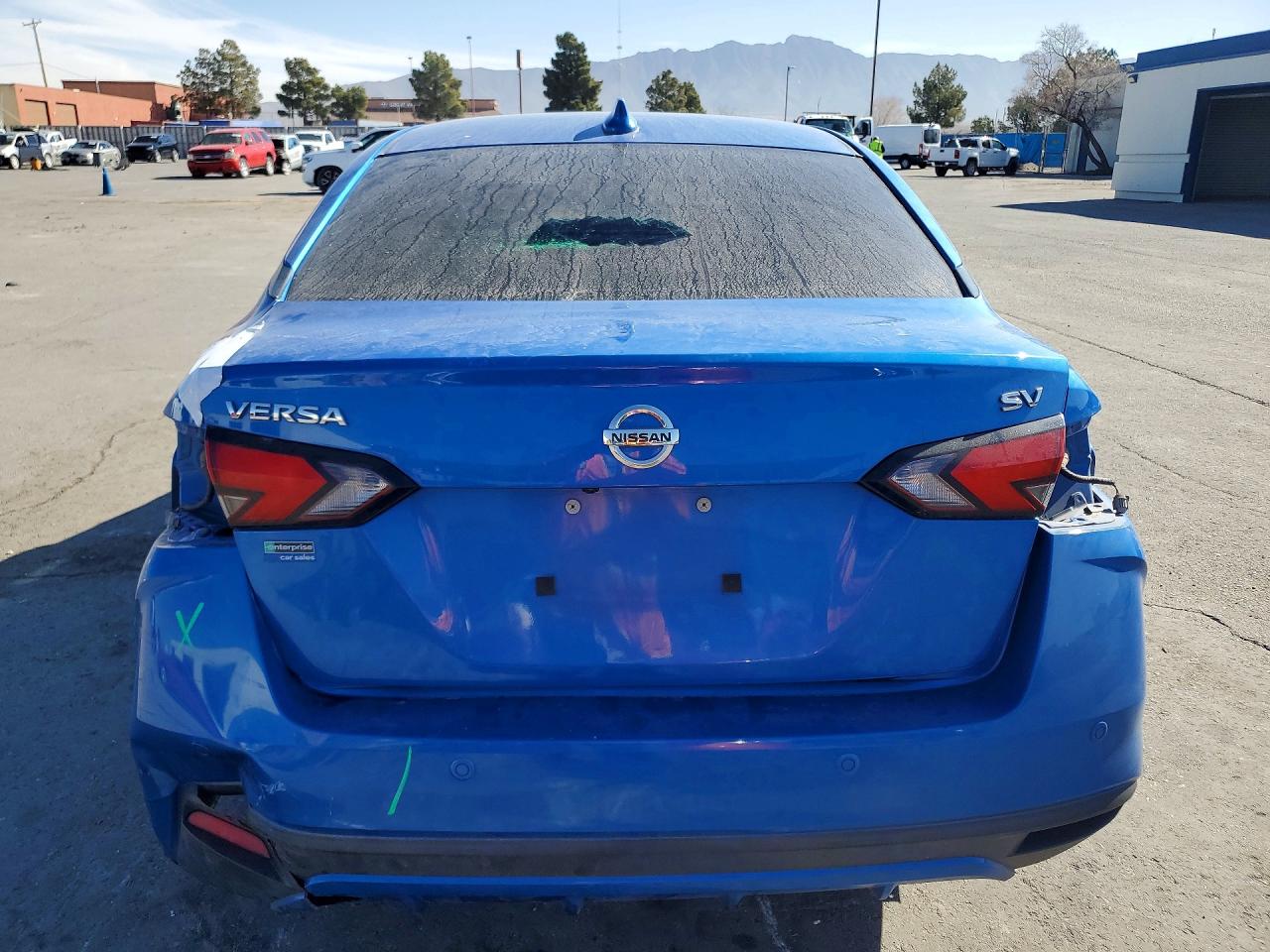 2021 NISSAN VERSA SV photo 6