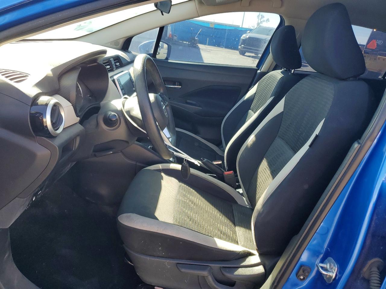 2021 NISSAN VERSA SV photo 7