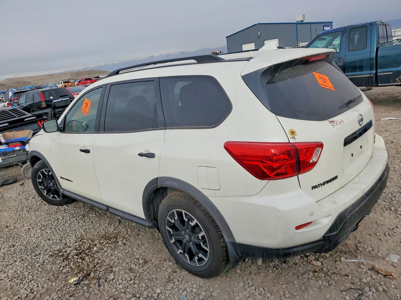 2020 NISSAN PATHFINDER SV photo 2