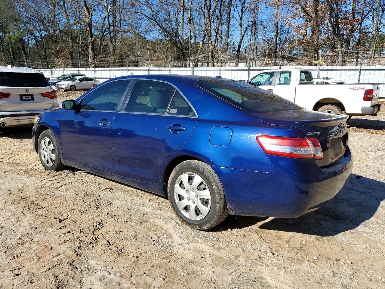 2011 TOYOTA CAMRY LE photo 4