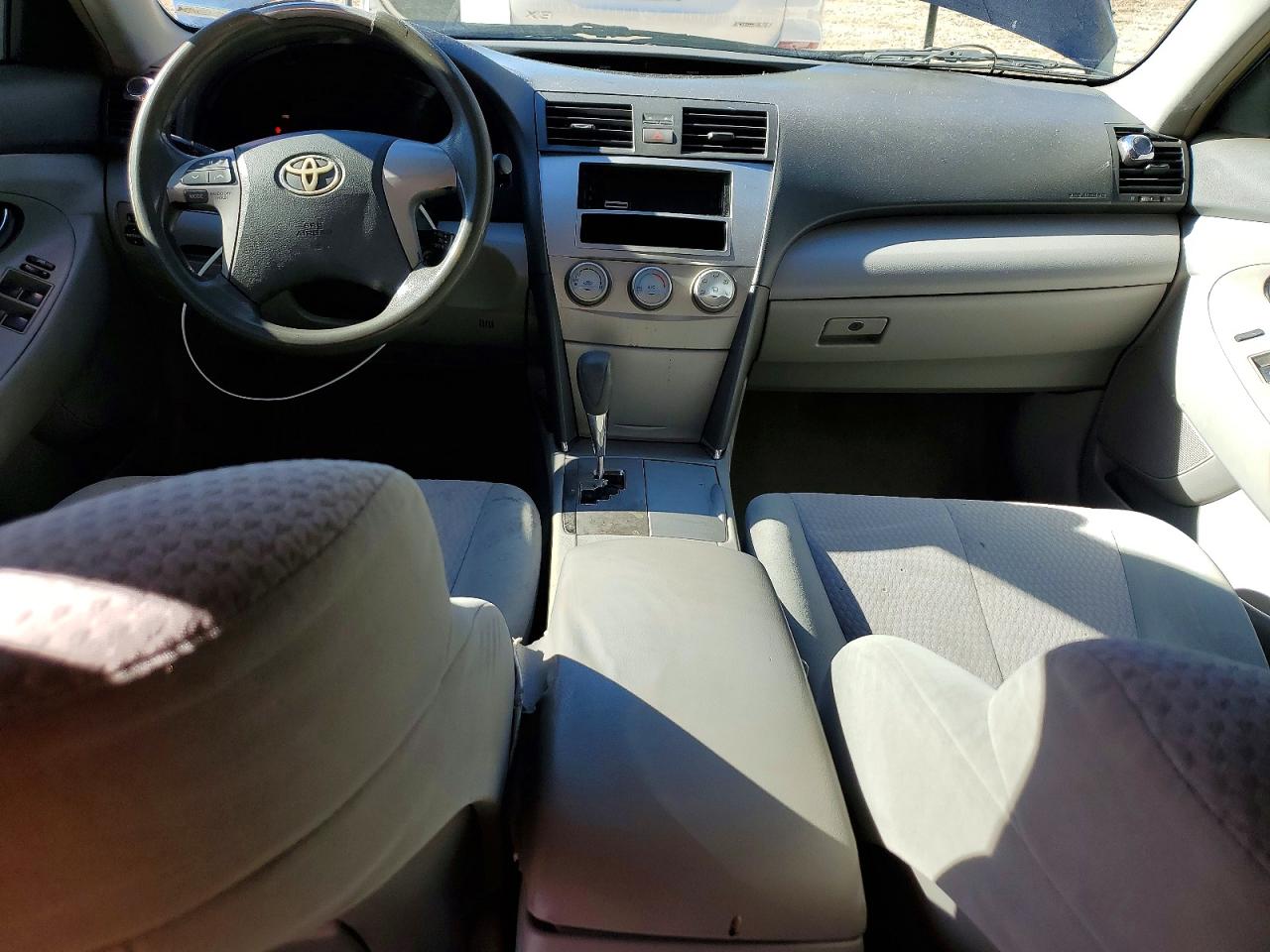 2011 TOYOTA CAMRY LE photo 22