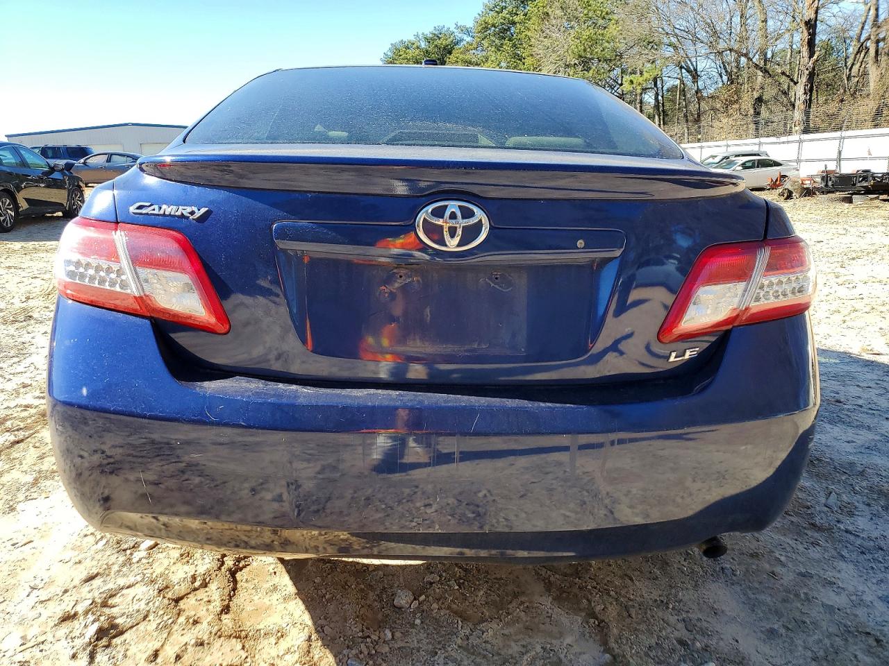 2011 TOYOTA CAMRY LE photo 16