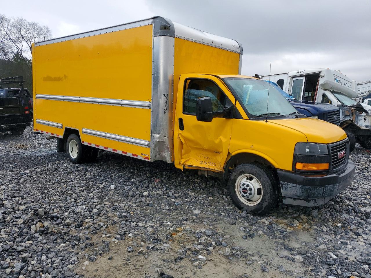 2023 GMC SAVANA BOX TRUCK photo 4