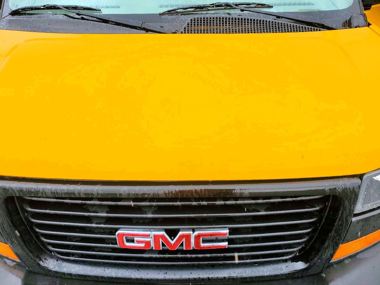 2023 GMC SAVANA BOX TRUCK photo 11