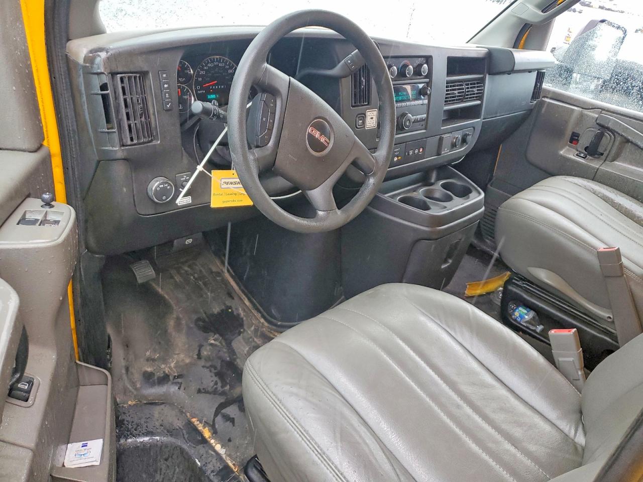 2023 GMC SAVANA BOX TRUCK photo 8