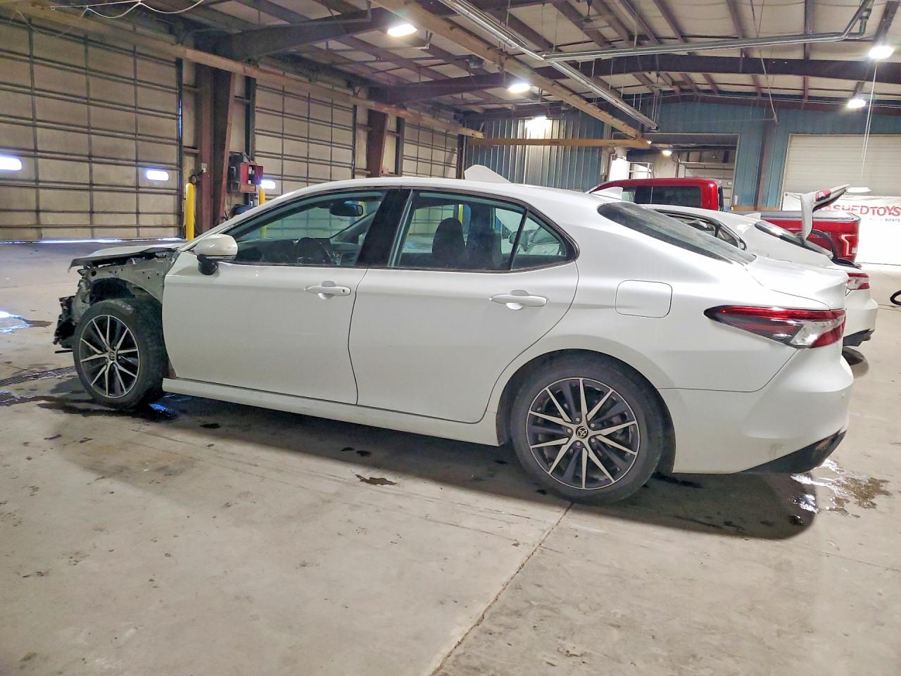 2022 TOYOTA CAMRY XLE photo 3