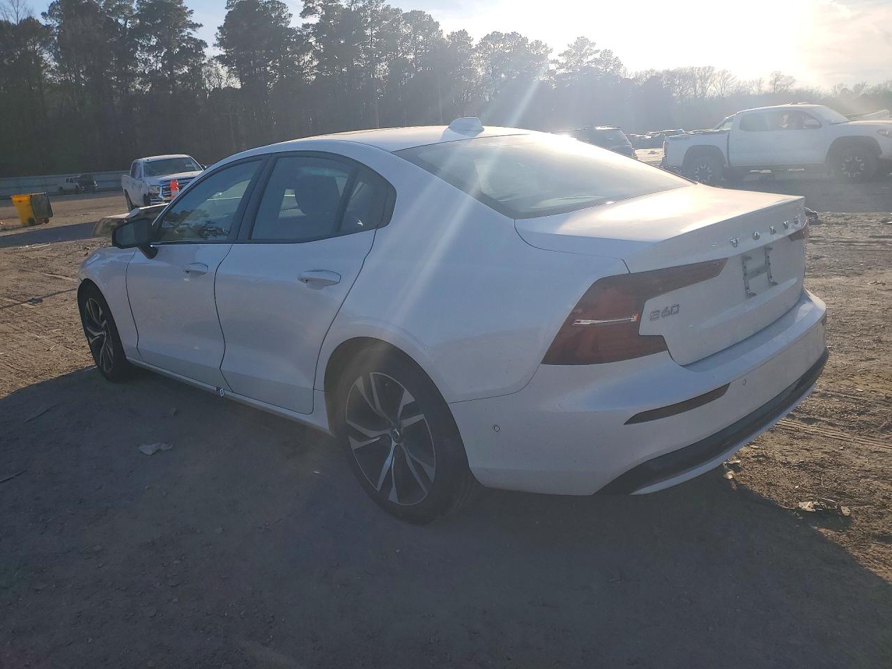 2024 VOLVO S60 PLUS photo 2