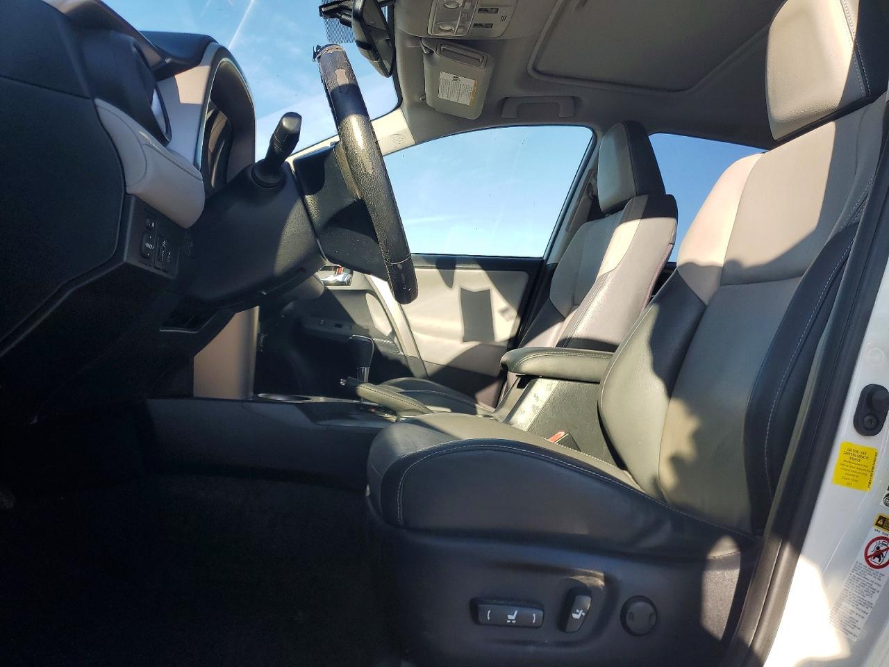2014 TOYOTA RAV4 photo 7