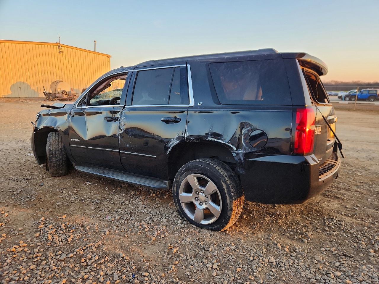 2016 CHEVROLET TAHOE K1500 LT photo 2