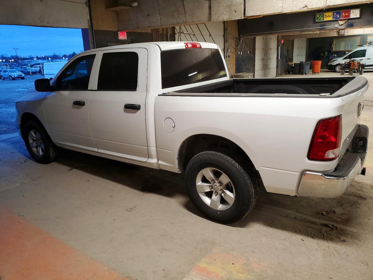 2022 RAM 1500 CLASSIC TRADESMAN photo 2