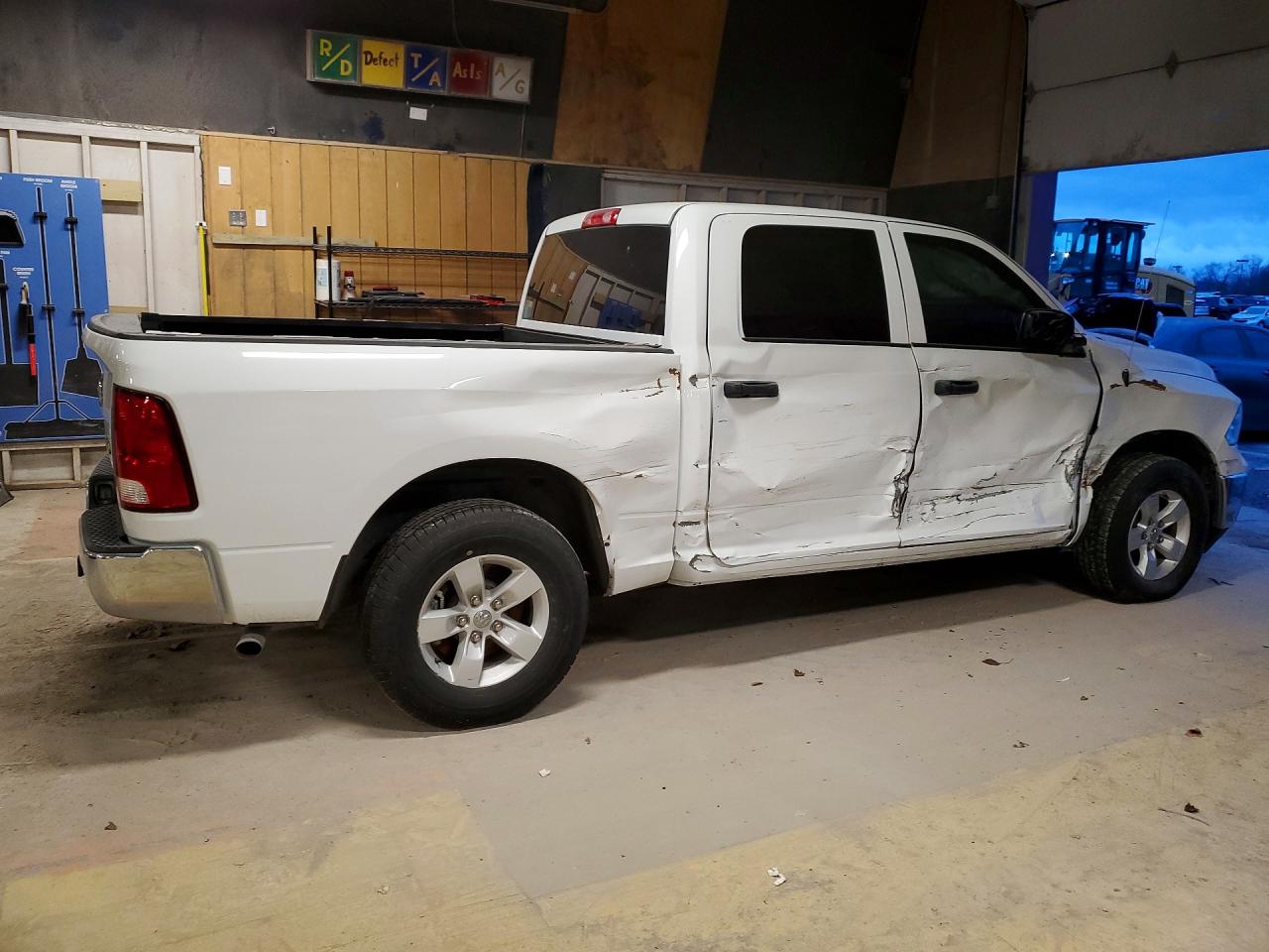 2022 RAM 1500 CLASSIC TRADESMAN photo 3