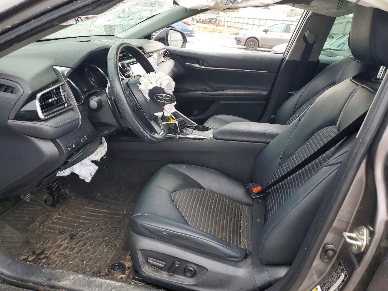 2020 TOYOTA CAMRY SE photo 19