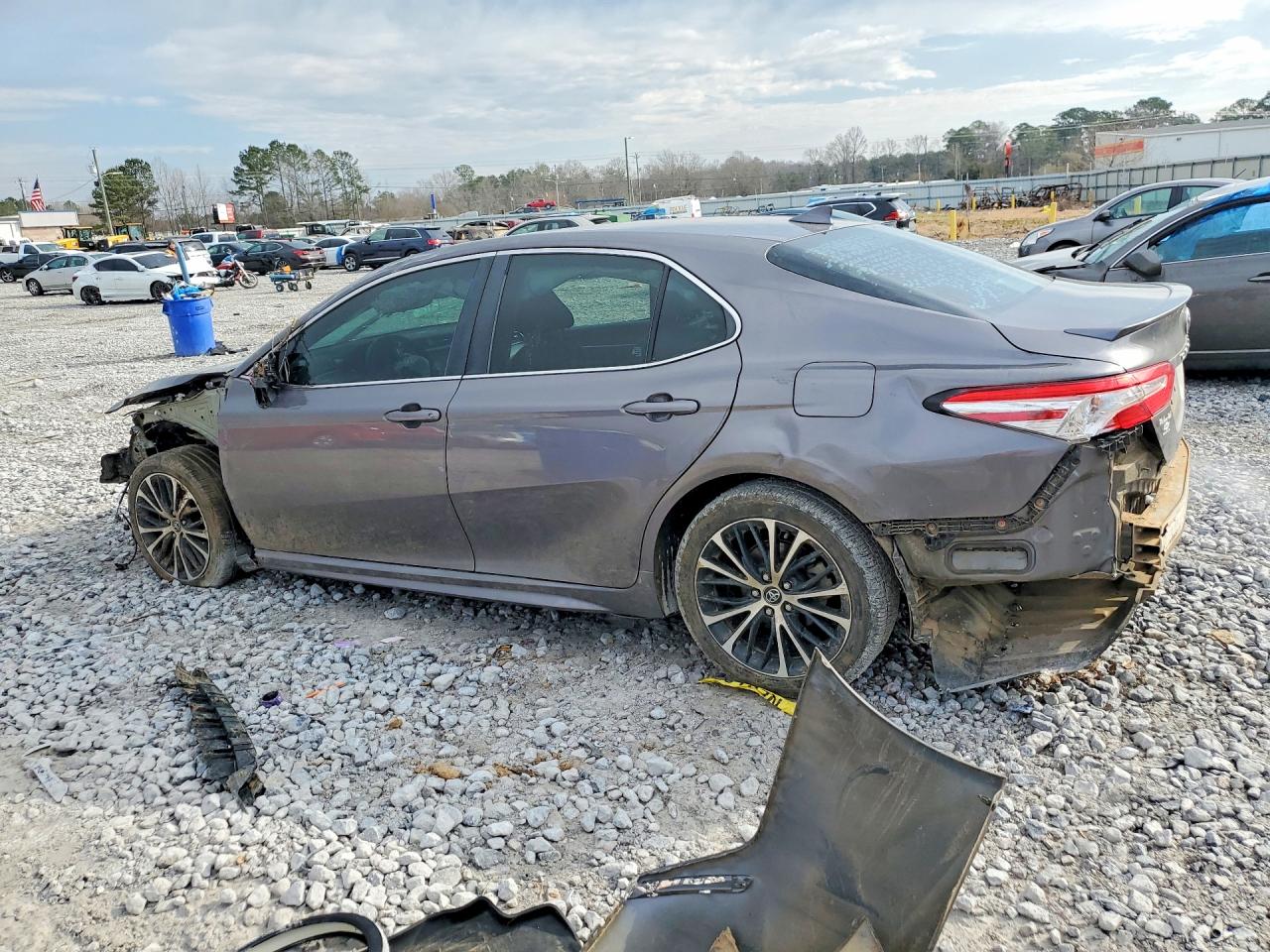 2020 TOYOTA CAMRY SE photo 4