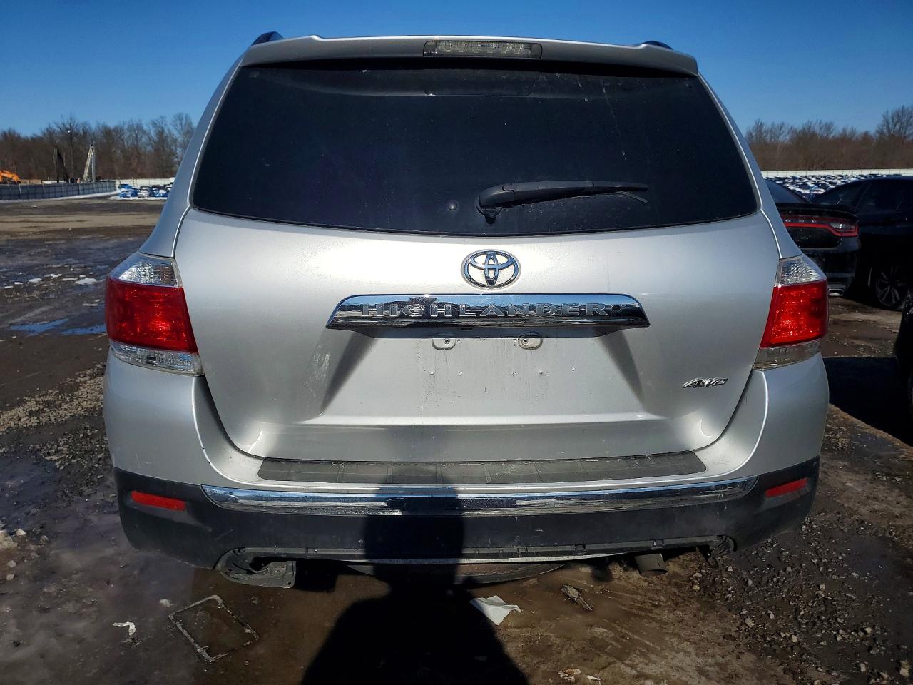 2013 TOYOTA HIGHLANDER BASE photo 6
