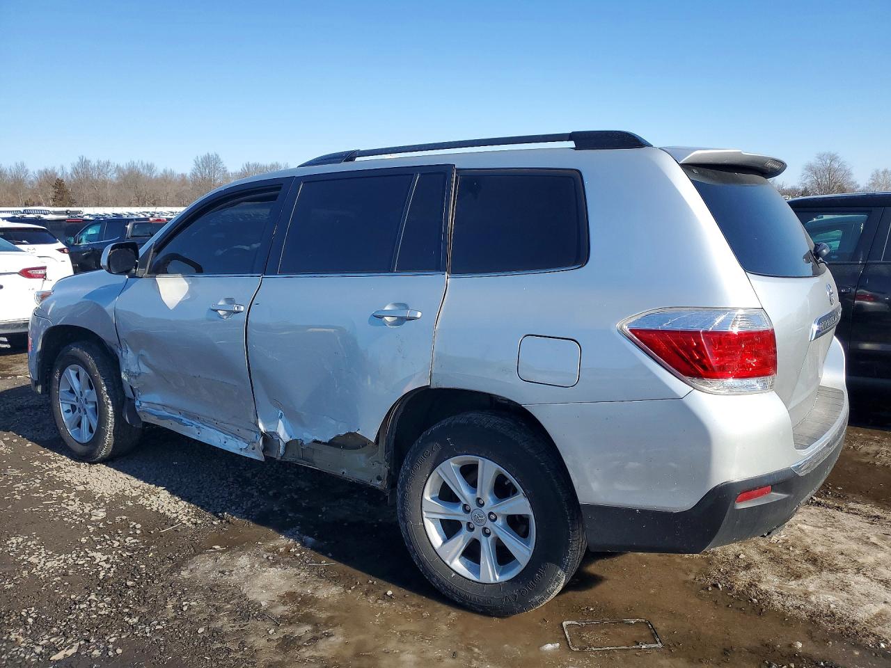 2013 TOYOTA HIGHLANDER BASE photo 2