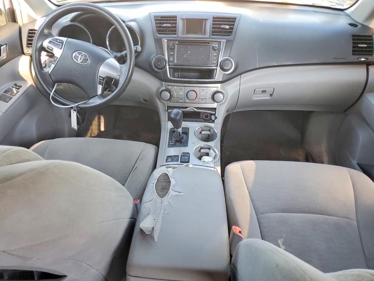 2013 TOYOTA HIGHLANDER BASE photo 8