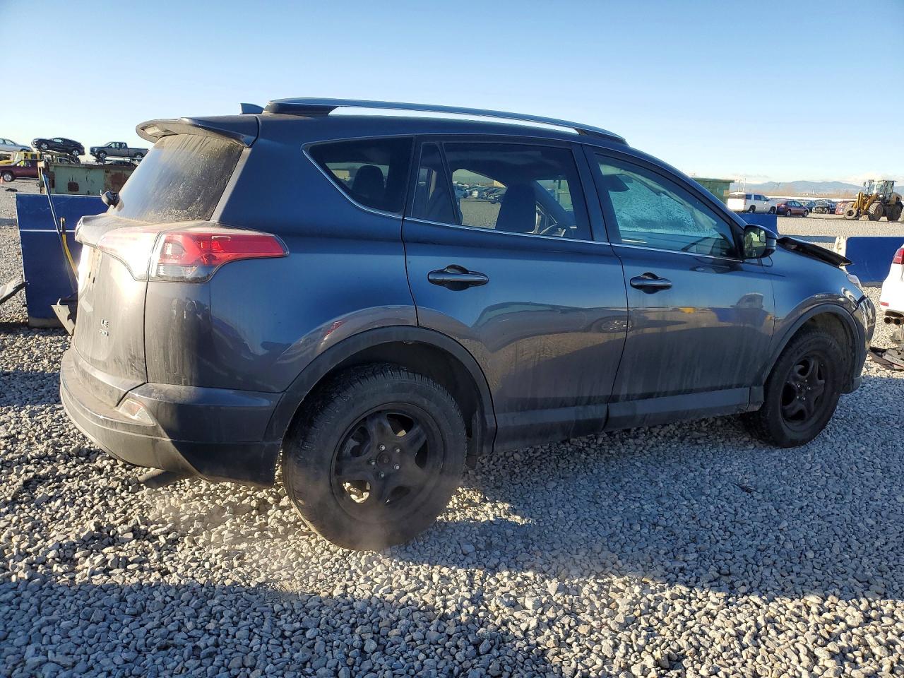 2018 TOYOTA RAV4 LE photo 3