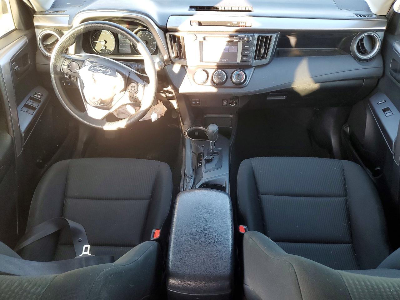 2018 TOYOTA RAV4 LE photo 8